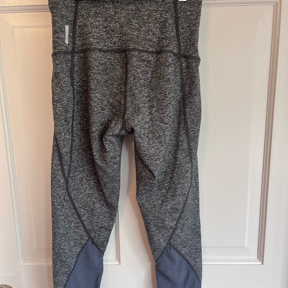 Gray High-Waisted Cropped “Hatha” Leggings by Zella. SZ XS. Nordstrom Athleisure - Picture 5 of 10